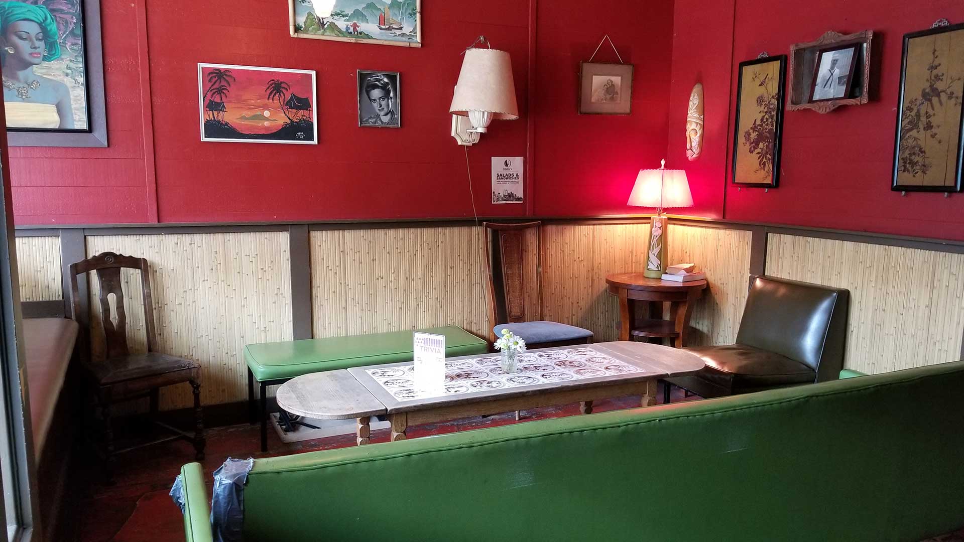 hillside-large-parties-2 Large groups can be seated around the room.